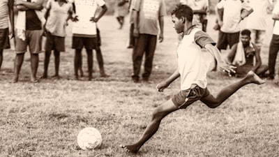 ميلان ويوفنتوسصراع العمالقة في الدوري الإيطالي